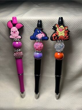 Winnie the Pooh characters beaded pen bundle set
